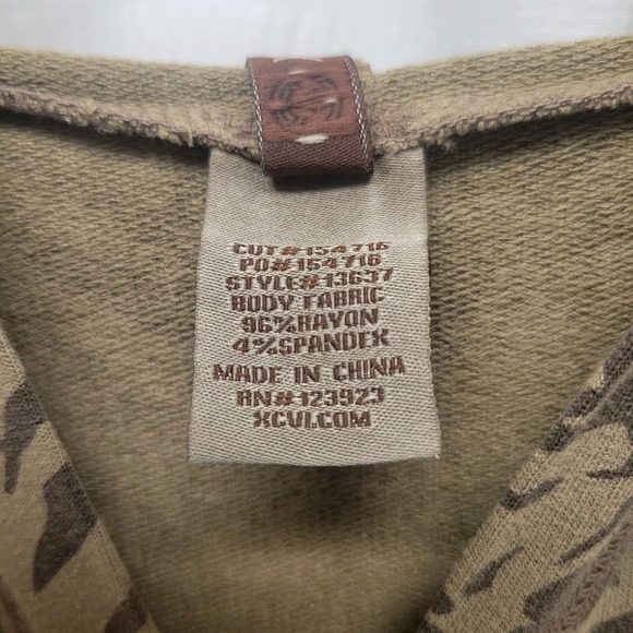 XCVI Camo Full Zip Pancho Cape With Pockets One - Picture 6 of 6